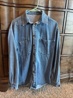 Vintage Casual Men's Denim Button-Down Shirt - small